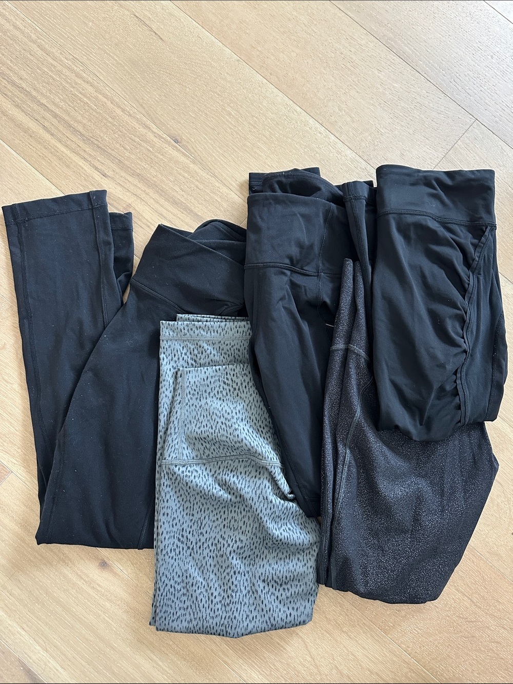 Lululemon Pants Lot of 4 Size 6 & 8 GUC